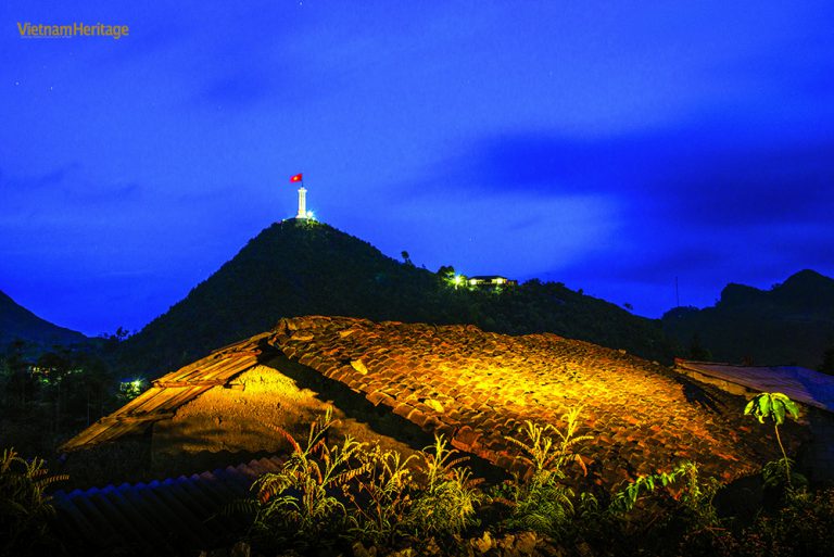A DIVINE FLAGPOLE OF THE VIETNAMESE