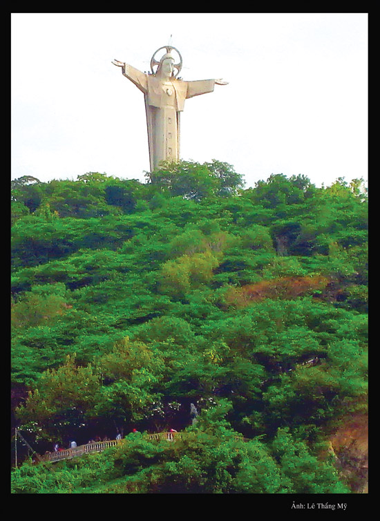 Christ stands tall on Small Mountain