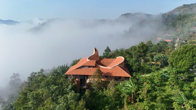 Cao Lan Hamlet – A Symphony of Culture and Architecture on the Slopes of Mount Sapung