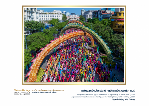 29.-ĐỒNG-DIỄN-ÁO-DÀI-Ở-PHỐ-ĐI-BỘ-NGUYỄN-HUỆ