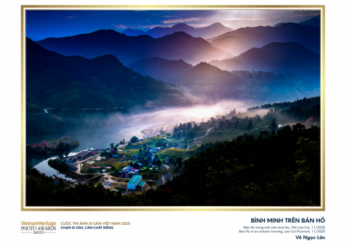 57.-Bình-Minh-trên-bản-Hồ